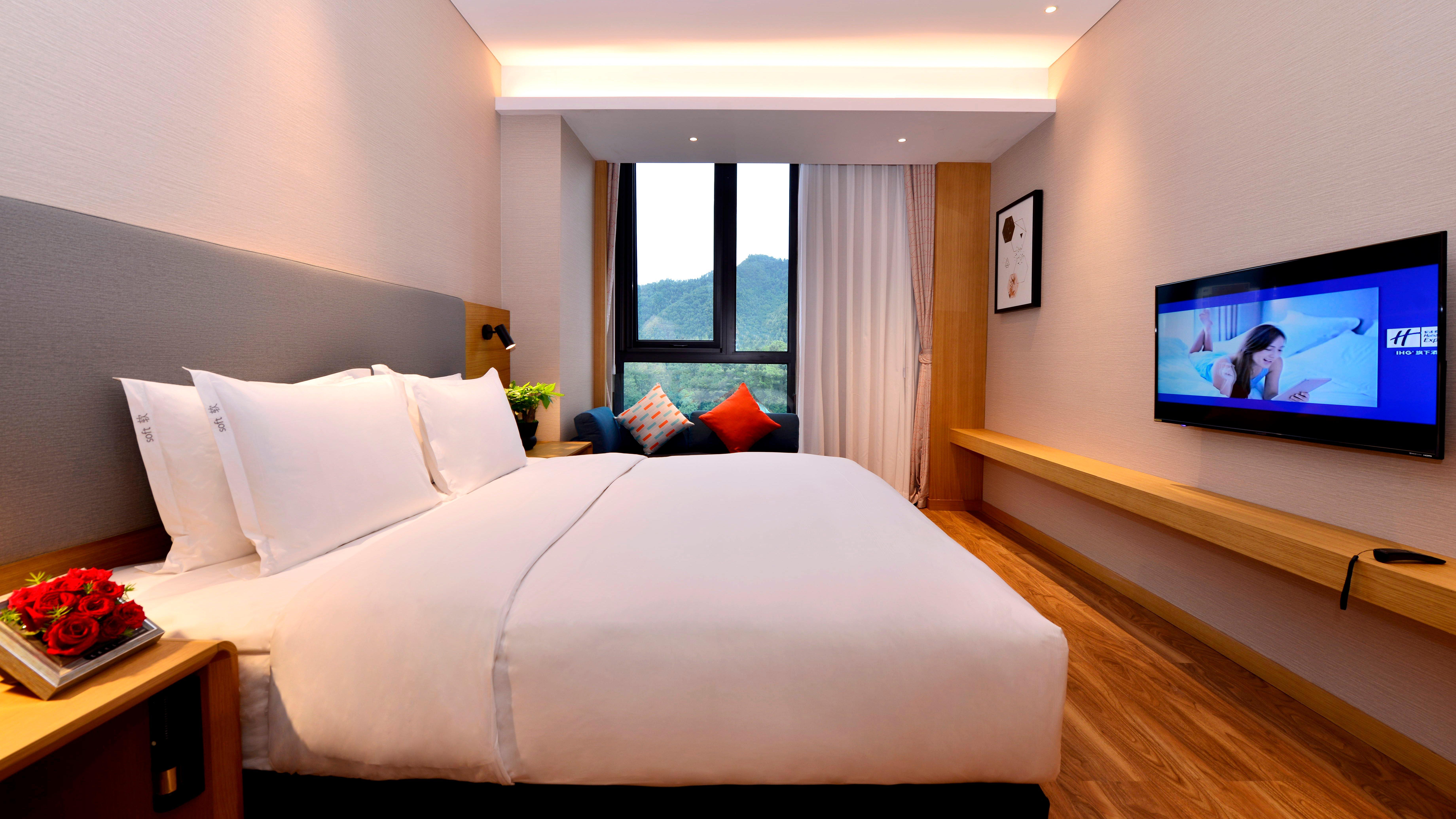 Holiday Inn Express Luanchuan By Ihg Exterior photo