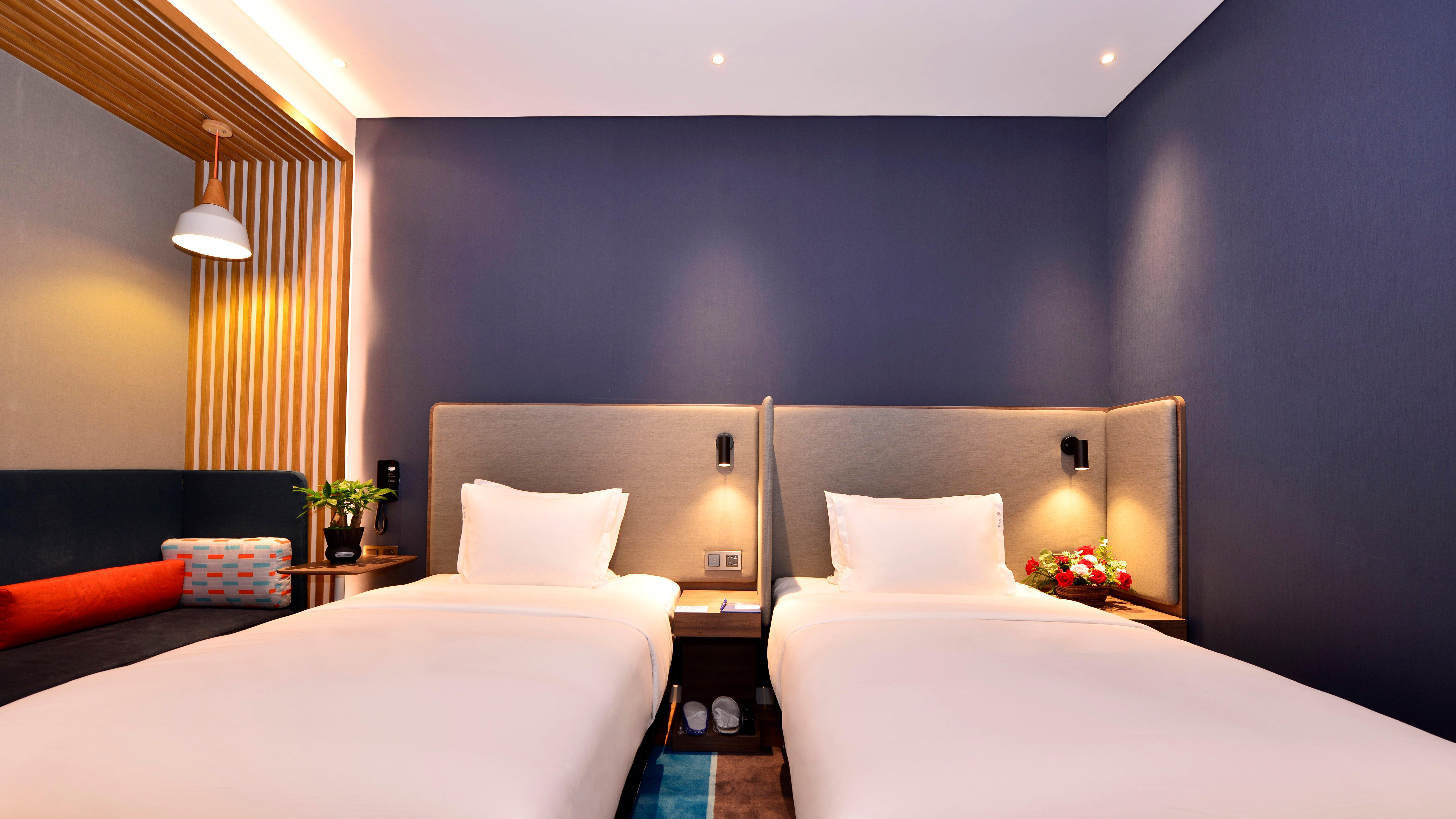 Holiday Inn Express Luanchuan By Ihg Exterior photo