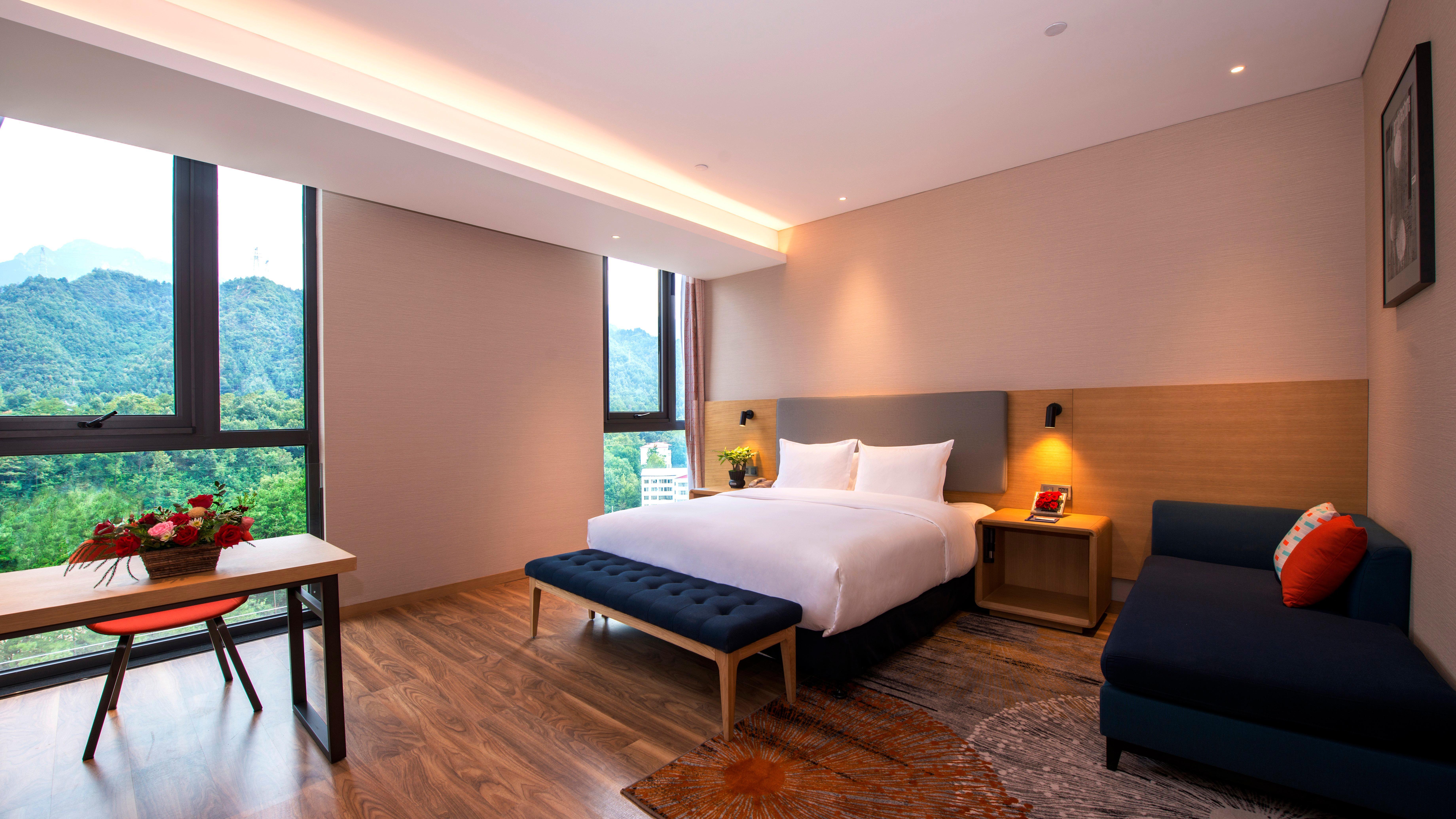 Holiday Inn Express Luanchuan By Ihg Exterior photo