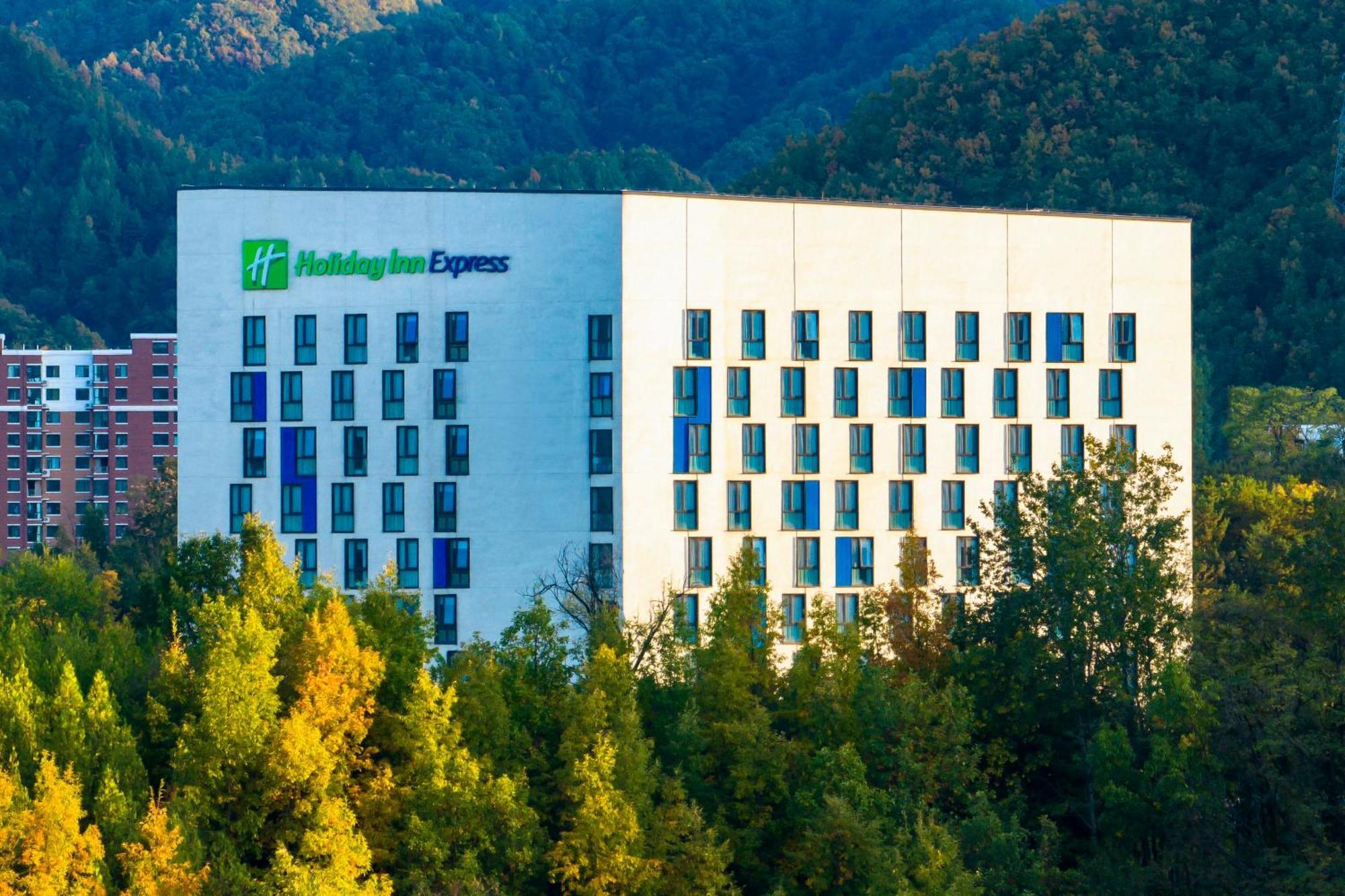 Holiday Inn Express Luanchuan By Ihg Exterior photo